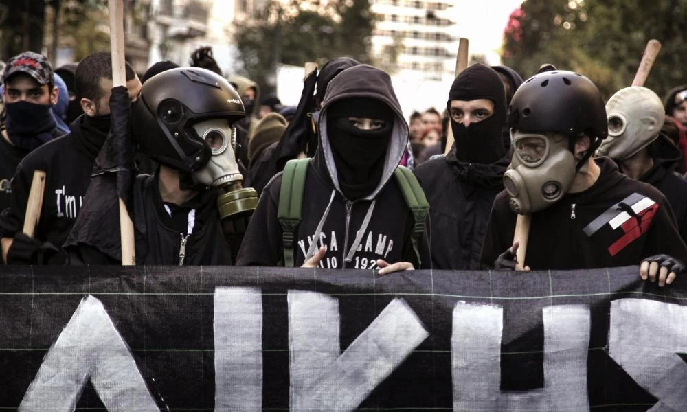 Προσήχθη ο γιος του Νίκου Βούτση! - Eισβολή στο γραφείο της γ.γ. Αντιεγκληματικής Πολιτικής